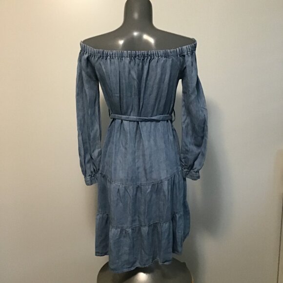 Velvet Heart Off Shoulder Dress with Tiered Skirt  Size XS - Picture 4 of 11